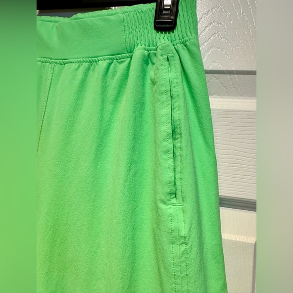 lululemon stretch woven wide leg high rise pant pistachio S NWOT neon green - Picture 3 of 11
